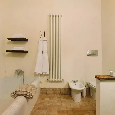 Cà Bossi Retreat Above *